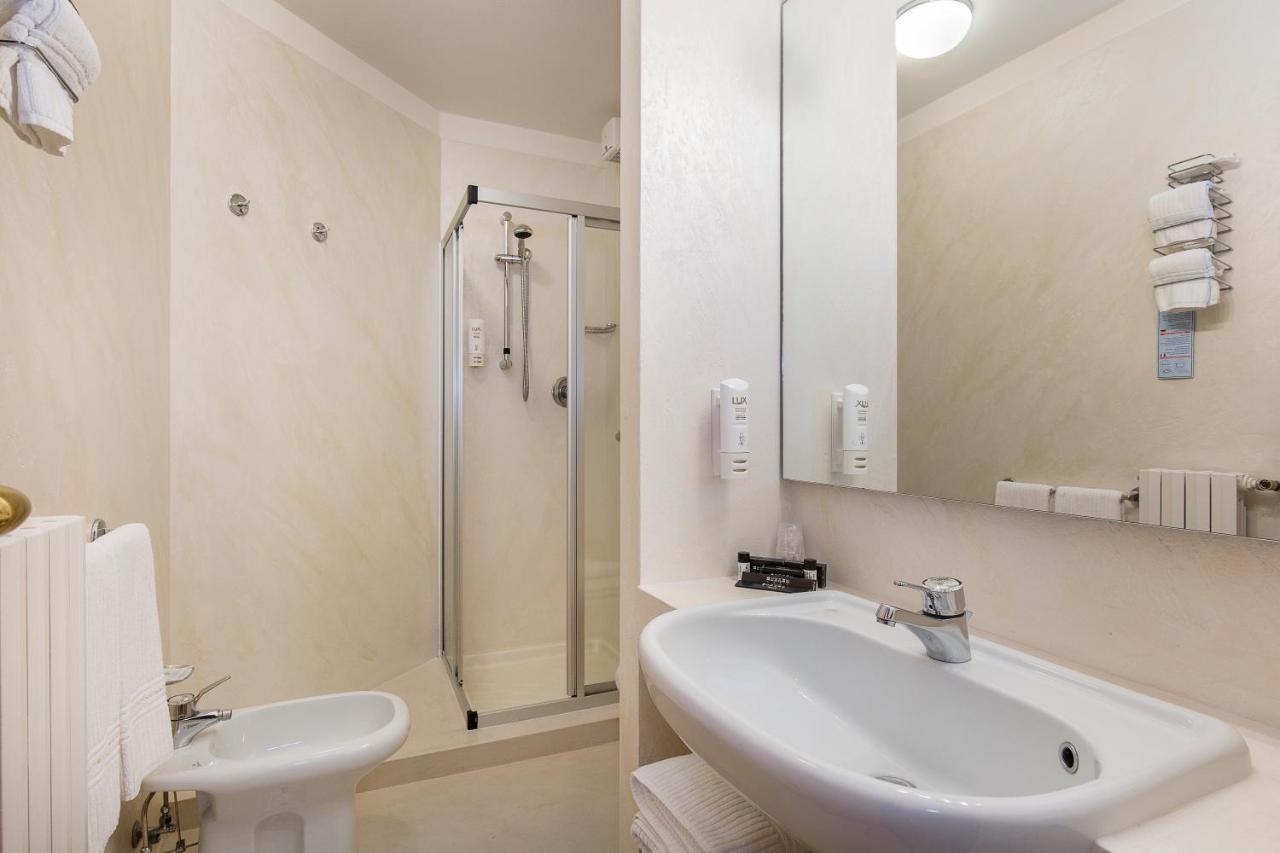 Casa Alle Colonne By Hotel Ancora 韦尔巴尼亚 外观 照片