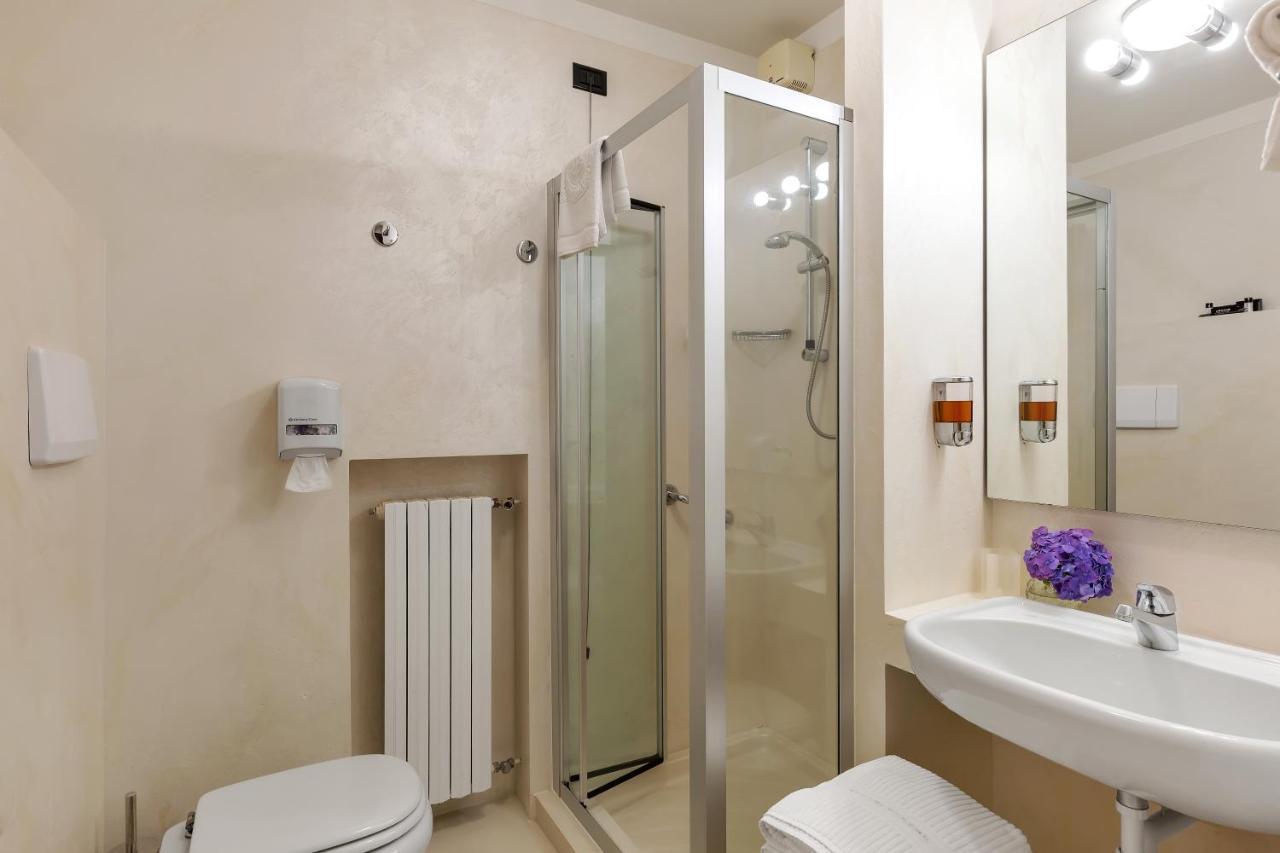 Casa Alle Colonne By Hotel Ancora 韦尔巴尼亚 外观 照片
